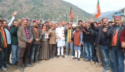 हिमाचल चुनावों में उत्तराखंड की जनता का उदाहरण दे रहे हैं सीएम धामी, कुल्लू में बीजेपी के लिए प्रचार किया