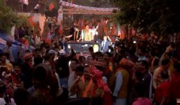 MCD चुनाव दिल्ली में मुख्यमंत्री धामी के रोड शो में उमड़ी भीड़, बीजेपी के लिए किया चुनाव प्रचार
