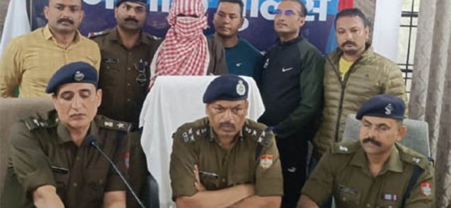 हल्द्वानी में पुलिसकर्मी की पत्नी ममता बिष्ट की हत्या का हुआ खुलासा, आरोपी को गिरफ्तार कर जेल भेजा हल्द्वानी में पुलिसकर्मी की पत्नी ममता बिष्ट की हत्या का हुआ खुलासा, आरोपी को गिरफ्तार कर जेल भेजा