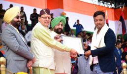 राज्य स्थापना दिवस पर सीएम धामी ने की 12 घोषणाएं, समारोह में पुलिस पदक और उत्तराखंड गौरव सम्मान भी दिये गये
