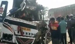 खटीमा से किच्छा जा रही बस की ट्रक से जोरदार टक्कर, 1 व्यक्ति की मौत, 6 लोग घायल