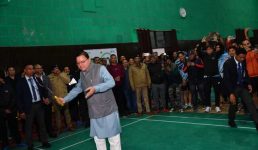 बैडमिंटन खेल खिलाड़ियों का हौसला बढ़ाया सीएम धामी ने, अन्तर्विभागीय बैडमिंटन प्रतियोगिता का शुभारंभ किया