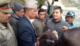 नेपाल की ओर से पथराव पर धारचूला में आक्रोश, बाजार और अंतरराष्ट्रीय पुल बंद किया, कार्रवाई न होने पर आंदोलन की चेतावनी