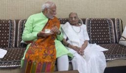 पीएम मोदी की मां हीराबेन की तबीयत बिगड़ी, अस्पताल में भर्ती, प्रधानमंत्री ने जाकर जाना हाल-चाल