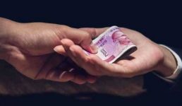 हरिद्वार में एक अधिकारी 30 हजार की रिश्वत लेते गिरफ्तार, घर और दफ्तर से मिले कई अहम दस्तावेज