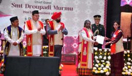 राष्ट्रपति द्रोपदी मुर्मु ने दून विश्वविद्यालय के तृतीय दीक्षांत समारोह में 36 मेधावी छात्र-छात्राओं को सम्मानित किया, कहा यहां बेटियों की सफलता का साक्षात उदाहरण मिला