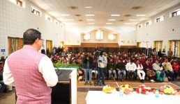 देवप्रयाग विधानसभा के हाईस्कूल में उच्च स्थान प्राप्त करने वाले छात्र गये भारत दर्शन पर, मुख्यमंत्री से की भेंट