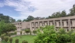 हल्द्वानी में छात्रा ने लड़कों के हॉस्टल में घुसकर एक छात्र को किया अधमरा, कॉलेज प्रशासन में हड़कंप