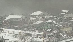 Joshimath Update-मुख्यमंत्री ने विस्थापितों के लिए स्वरोजगार योजना बनाने के निर्देश दिए, अभी तक 863 घरों में दरार, बर्फबारी भी हुई