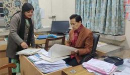 कुमाऊं कमिश्नर का आरटीओ दफ्तर में छापा, मचा हड़कंप, एक गिरफ्तार, बिना लाइसेंस के चल रहे सीएससी सेंटर को भी किया सील
