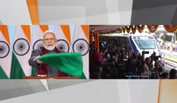 पीएम मोदी ने देश की आठवीं वंदे भारत एक्सप्रेस रेल को हरी झंडी दिखाई, कहा ये गुलामी की मानसिकता से बाहर निकलकर, आत्मनिर्भरता की तरफ बढ़ रहे भारत का प्रतीक