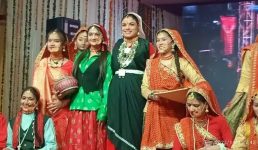 Uttarakhand News जब जिले की डीएम पारंपरिक परिधान में अचानक लोगों के सामने आ गयीं, लोगों की खुशी का ठिकाना ना रहा