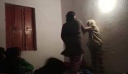 उत्तराखंड में शिक्षिका का बेरहमी से एक छात्रा को पीटने का वीडियो वायरल, गला तक दबा डाला, देखिए
