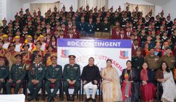 सीएम धामी ने गणतन्त्र दिवस परेड में उत्कृष्ट प्रदर्शन करने वाले एनसीसी कैडेट्स व आरडीसी दल को सम्मानित किया, कहा युवा स्वयं में लीडरशीप का विकास करें