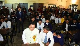 मुख्यमंत्री पुष्कर सिंह धामी जब पहुंचे अपने स्कूल, पढ़िए बच्चों ने क्या सवाल किये