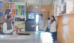 होली के मद्देनजर बागेश्वर में दुकानों पर खाद्य सुरक्षा विभाग व राजस्व विभाग के छापे, कई सैंपल जांच के लिए भेजे