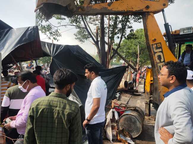हरिद्वार के रोड़ीबेलवाला में हटाया गया अवैध अतिक्रमण, पूरे इलाके में मचा हड़कंप