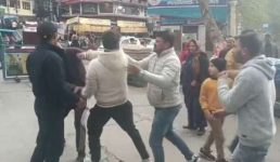 नैनीताल पंत पार्क में युवकों के बीच जमकर चले लात-घूंसे, पुलिस ने मुनादी कर सभी को सख्त हिदायत दी
