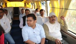 ऊधम सिंह नगर जिलाधिकारी ने जी-20 सम्मेलन आयोजन की तैयारियों की समीक्षा के लिए पंतनगर से गडप्पू तक बस यात्रा की