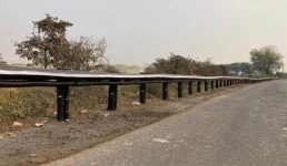 भारत में यहां बना विश्व का पहला बांस का क्रैश बैरियर, स्टील जितना ही है मजबूत, पढ़ें पूरी खबर