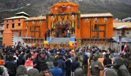 बदरीनाथ धाम के खुले कपाट, पावन अवसर के साक्षी बने हजारों श्रद्धालु