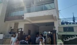देहरादून में दिनदहाड़े हथियारों के बल पर लूटपाट, इलाके में दहशत का माहौल