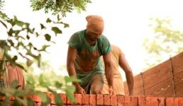 भीषण गर्मी के बीच केंद्र के सभी राज्यों को निर्देश, कहा कामगारों और मजदूरों को बचाने के प्रभावी एवं पुख्ता इंतजाम सुनिश्चित करें
