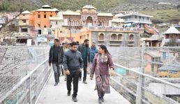 बद्रीनाथ यात्रा की तैयारियां जोरों पर, डीएम ने बद्रीनाथ पहुंचकर चारधाम यात्रा व्यवस्थाओं का लिया जायजा