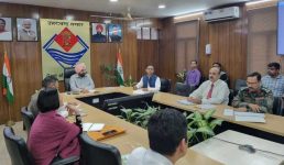 चारधाम यात्रा सड़क मार्ग को लेकर हुई उच्चस्तरीय बैठक, यात्रा मार्ग में स्थित विभिन्न बॉटल नेक को शीघ्र से शीघ्र ठीक करने के निर्देश