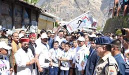 जोशीमठ में शुरू हुई दो दिवसीय औली मैराथन प्रतियोगिता, मुख्यमंत्री पुष्कर सिंह धामी ने किया प्रतियोगिता का उद्घाटन
