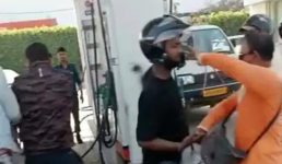 हल्द्वानी में पेट्रोल पंप पर युवाओं की मारपीट का वीडियो वायरल, देखिए