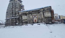 उत्तराखंड में मौसम खराब, केदारनाथ यात्रा रोकी गई, ऊंचाई वाले इलाकों में बर्फबारी, मैदान में बारिश