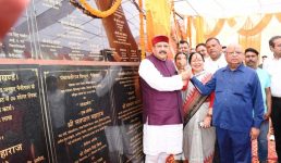 नैनीताल जिले में सतपाल महाराज ने 16 करोड़ 69 लाख 17 हजार की धनराशि से 10 योजनाओं का किया लोकार्पण, वहीं 7 करोड़ 90 लाख 12 हजार की धनराशि से 6 योजनाओं का किया शिलान्यास