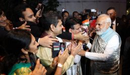 सिडनी में पीएम मोदी का भारतीय समुदाय ने किया भव्य स्वागत, यात्रा के अंतिम चरण में ऑस्ट्रेलिया पहुंचे