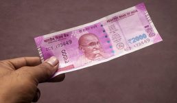RBI ने 2000 रुपए के नोट को चलन से बाहर किया, 30 सितंबर तक बैंकों में जाकर बदलवा सकते हैं, पढ़ें पूरी जानकारी