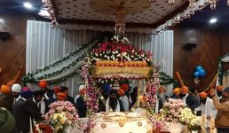 श्री हेमकुंड साहिब गुरुद्वारा के कपाट खुले, हजारों की संख्या में देश-विदेश से आए श्रद्धालु हेमकुंड साहिब पहुंचने लगे हैं