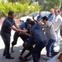 Video कैबिनेट मंत्री के सामने युवक की जमकर धुनाई, जानिए क्या है पूरा मामला