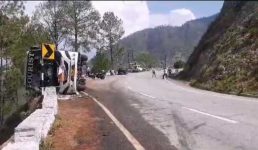चंपावत-टनकपुर रोड में बस दुर्घटना में बड़ी लापरवाही आई सामने, 50 यात्री सवार थे इसमें