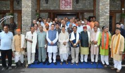 सीएम धामी ने आपातकाल के सेनानियों को सम्मानित किया, पूर्व मुख्यमंत्री कोश्यारी भी रहे मौजूद