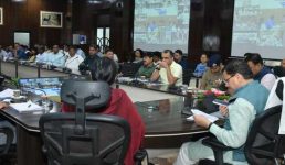 उत्तराखंड सीएम धामी के विभिन्न जिलाधिकारियों को निर्देश, कहा सीएम हेल्पलाइन की माह में दो बार समीक्षा करें