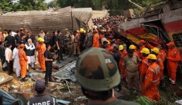 बड़ा रेल हादसा, 288 मौत, 900 से ज्यादा घायल, पीएम मोदी ने घटनास्थल का जायजा लिया