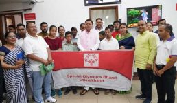 सीएम धामी से स्पेशल ओलंपिक वर्ल्ड समर गेम्स में प्रतिभाग करने के लिए जा रहे खिलाड़ियों और कोच ने भेंट की
