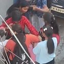 उत्तराखंड में बीच बाजार में लड़कियों के दो ग्रुप के बीच मारपीट का वीडियो वायरल, देखिए