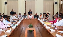 मानसून के मद्देनजर सीएम धामी के अधिकारियों को चौकन्ना रहने के निर्देश, कहा लापरवाही पाए जाने पर कार्रवाई की जायेगी