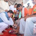 सीएम धामी ने हरिद्वार में कांवड़ियों का पैर धोकर स्वागत किया, कहा कावड़ियों की सेवा करना सभी के लिए पुण्य का काम है