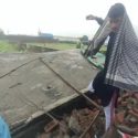 भारी बारिश से गिरा मकान, पति-पत्नी की मौत, युवती घायल