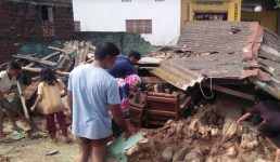 देहरादून में बारिश के कारण भरभरा कर गिरा घर, अंदर सो रहे थे परिवार के लोग