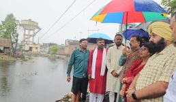 काशीपुर के आपदा ग्रस्त क्षेत्र हेमपुर इस्माइल पहुंचे केंद्रीय मंत्री, अधिकारियों को आपदा राहत में तेजी लाने के निर्देश दिए