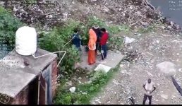 Video उत्तराखंड में ड्रोन के द्वारा कैसे पकड़े अवैध शराब के तस्कर और व्यापारी, देखिए