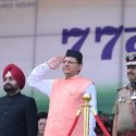 सीएम धामी ने उत्तराखंड के लिए 13 घोषणाएं की, देहरादून में फहराया तिरंगा